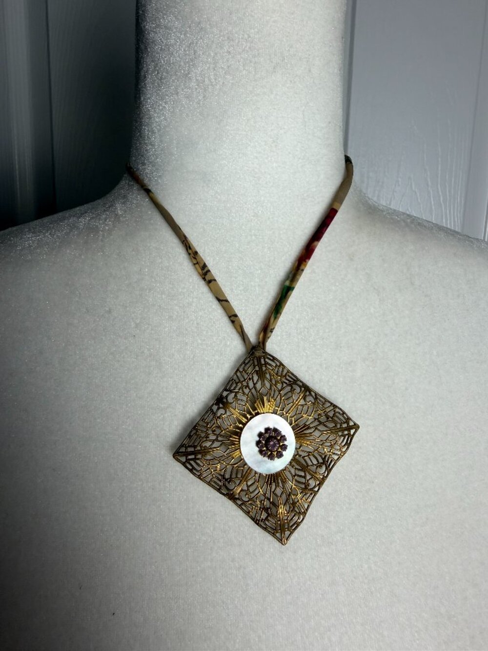 Vintage Chiffon Ribbon Large Gold Tone Filigree Pendant Necklace